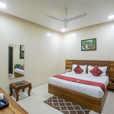 Hotel Nysha Palace Near Igi Airport Нью-Дели Экстерьер фото